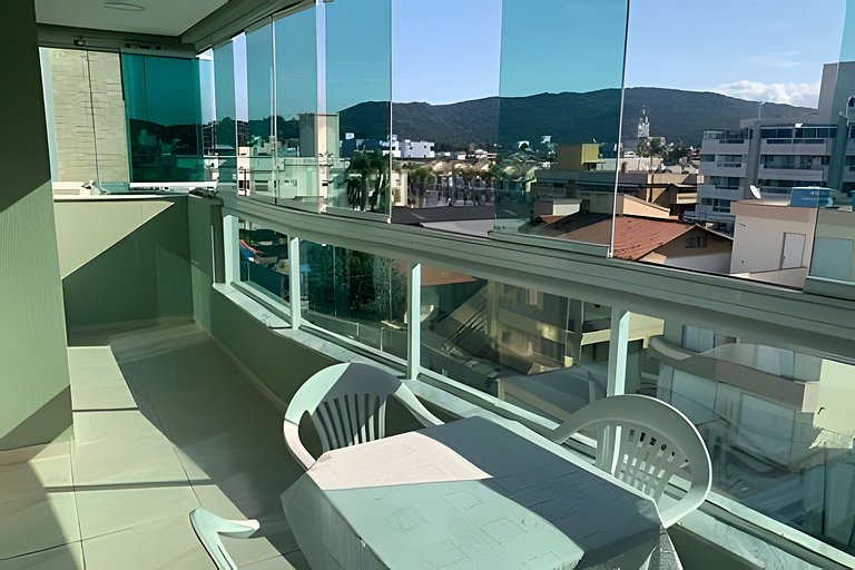 Lindo Apto de 3 dormitórios na Praia de Bombas.