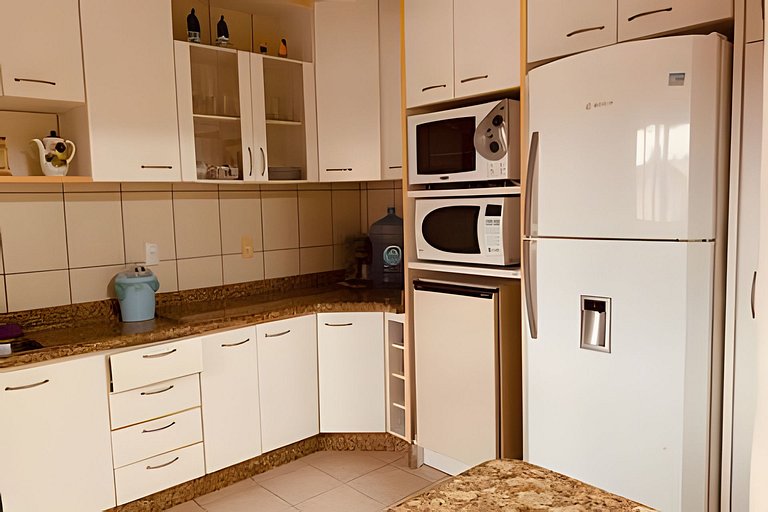 Apartamento no Centro de Bombinhas a 100m da Praia