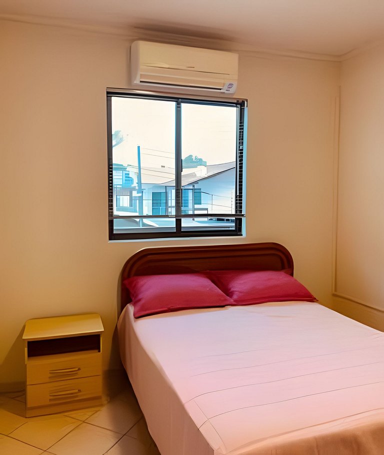 Apartamento no Centro de Bombinhas a 100m da Praia