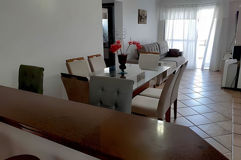 Apartamento a 60 metros da praia em Bombas.