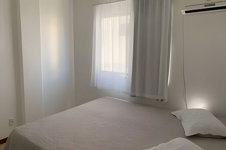 Apartamento a 60 metros da praia em Bombas.