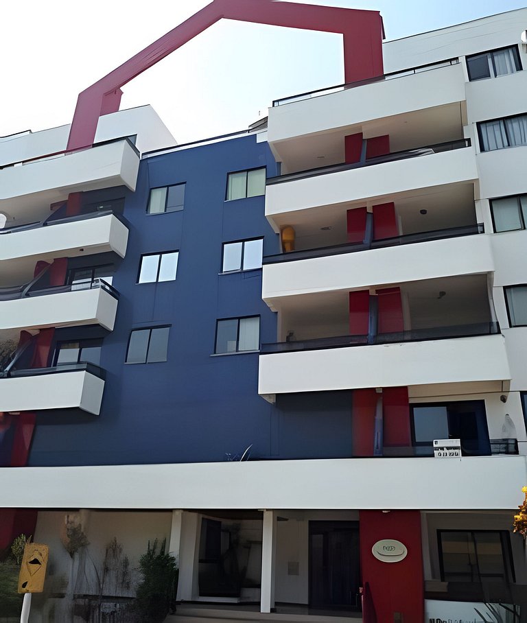 Apartamento a 60 metros da praia em Bombas.