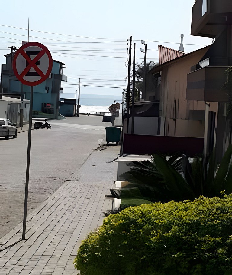 Apartamento a 60 metros da praia em Bombas.