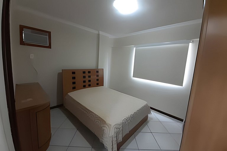 Apto no centro de Bombinhas 100 metros do mar.