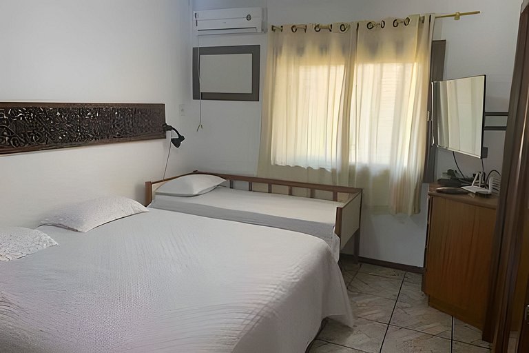 Linda Casa Beira Mar, Centro de Bombinhas SC.