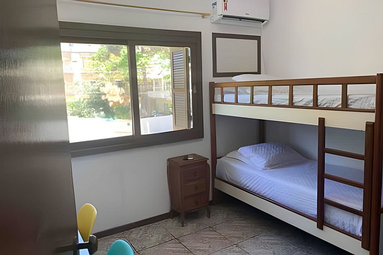 Linda Casa Beira Mar, Centro de Bombinhas SC.