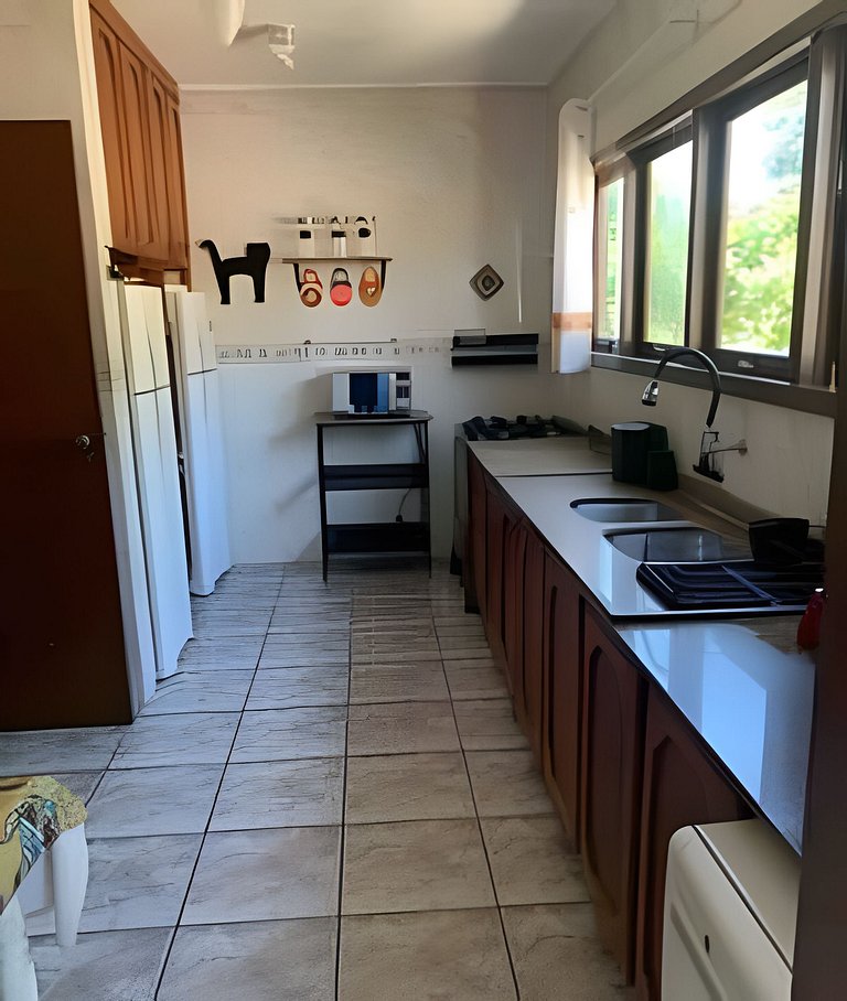 Linda Casa Beira Mar, Centro de Bombinhas SC.