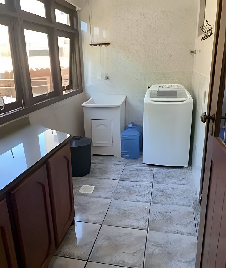 Linda Casa Beira Mar, Centro de Bombinhas SC.