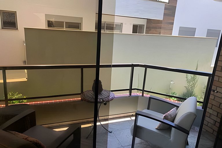 Linda Casa Beira Mar, Centro de Bombinhas SC.