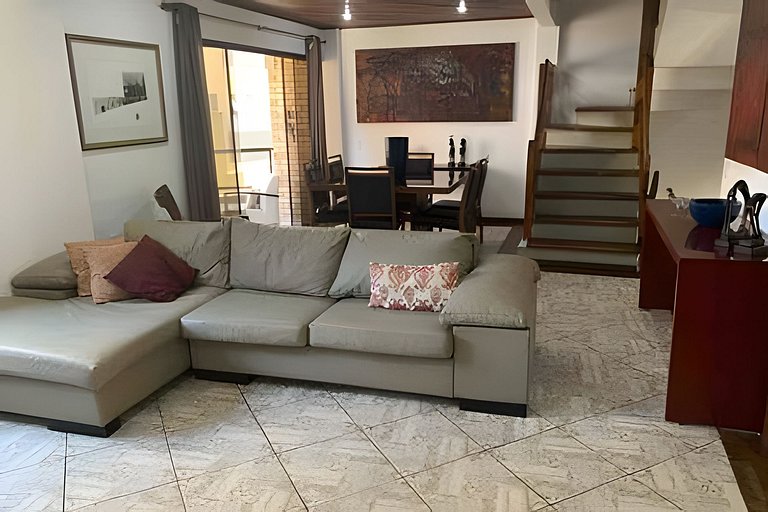 Linda Casa Beira Mar, Centro de Bombinhas SC.