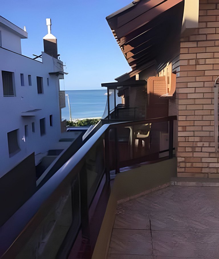 Linda Casa Beira Mar, Centro de Bombinhas SC.