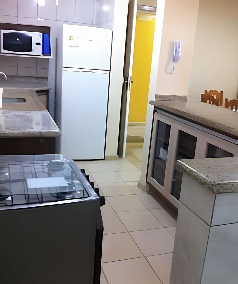 203-Apto à 80 metros do mar no centro de Bombinhas