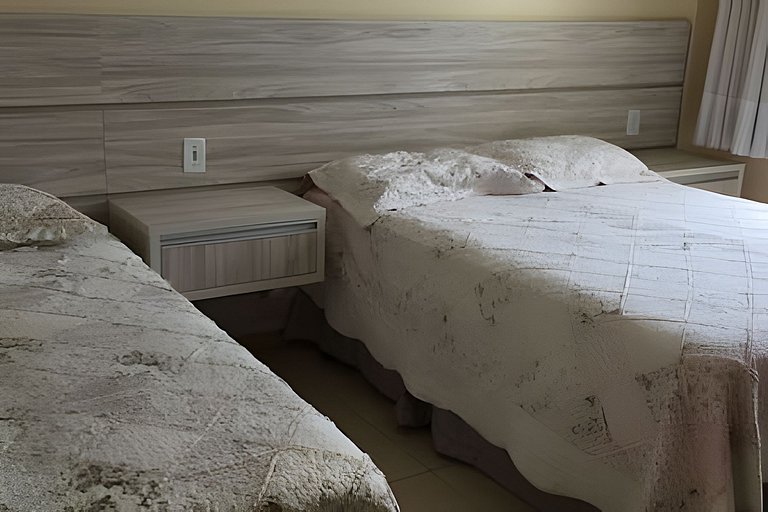 203-Apto à 80 metros do mar no centro de Bombinhas