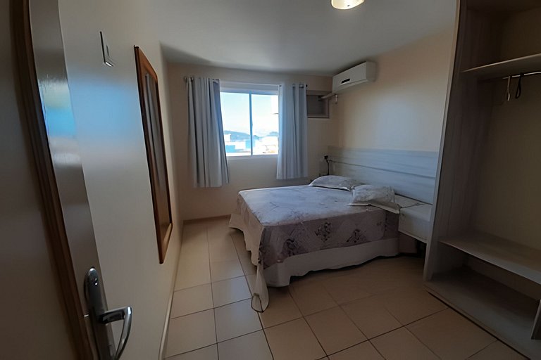 203-Apto à 80 metros do mar no centro de Bombinhas