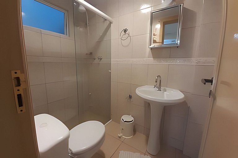 203-Apto à 80 metros do mar no centro de Bombinhas